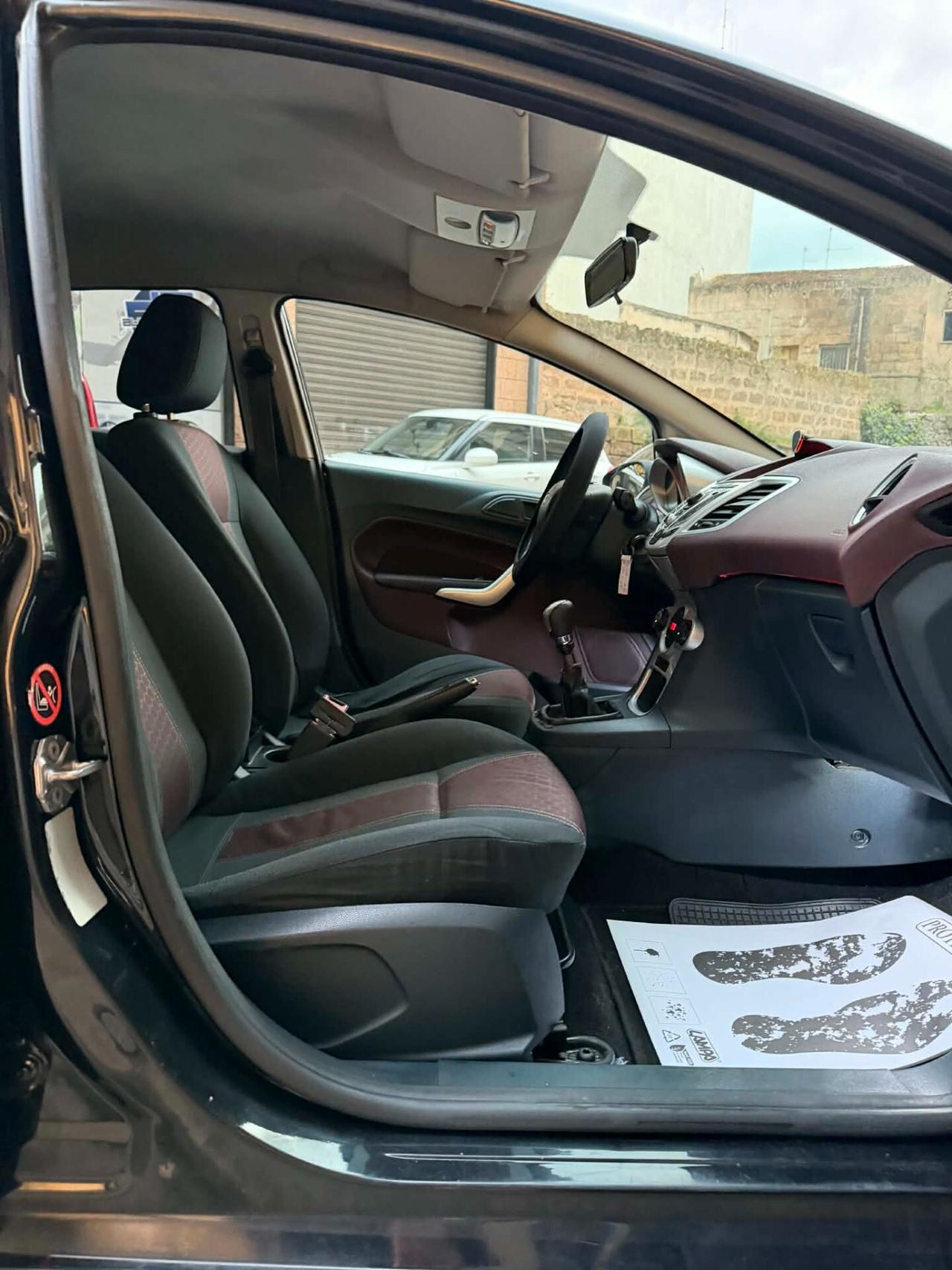 Ford Fiesta 1.4 TDCi 68CV 5 porte Titanium