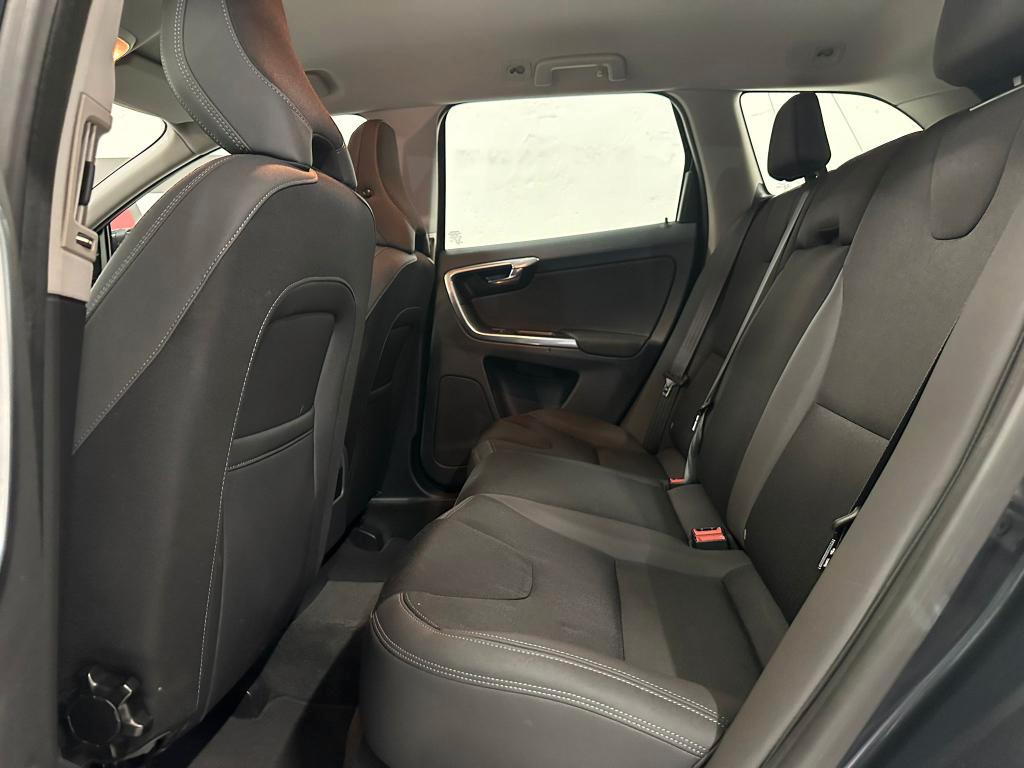 Volvo XC60 2.4 d4 Momentum awd 181cv geartronic