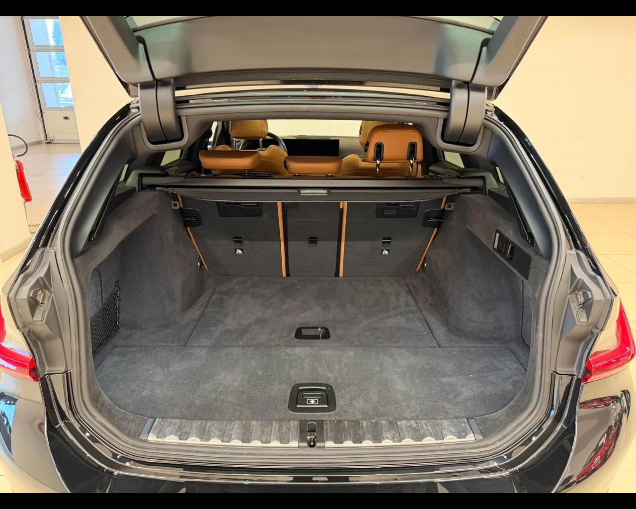 BMW Serie 3(G20/1-80/1) - 330d 48V xDrive Touring Msport