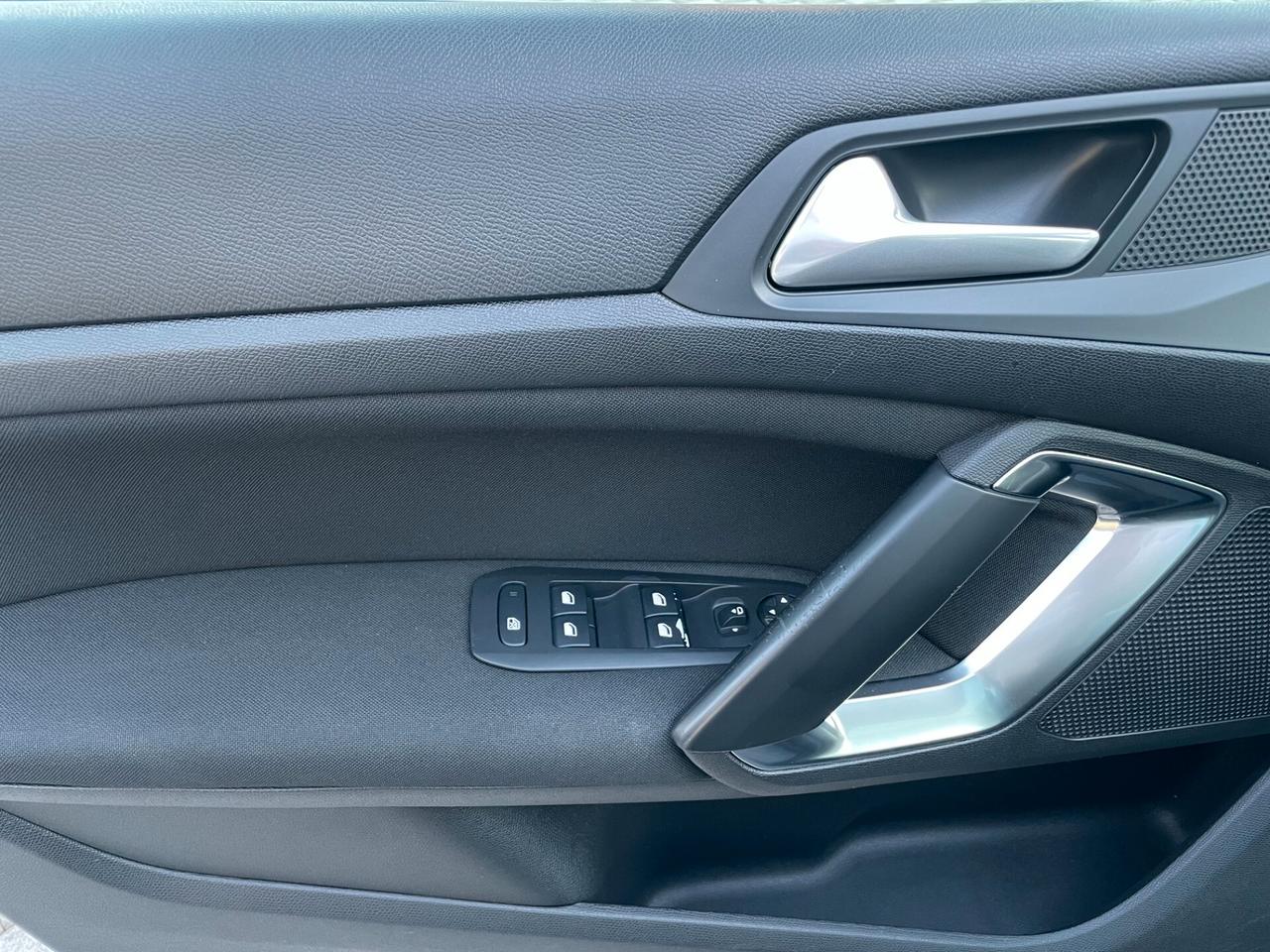 Peugeot 308 1.6 bluehdi Gt Line TETTO+NAVI+LED NEOPATENTATI OK