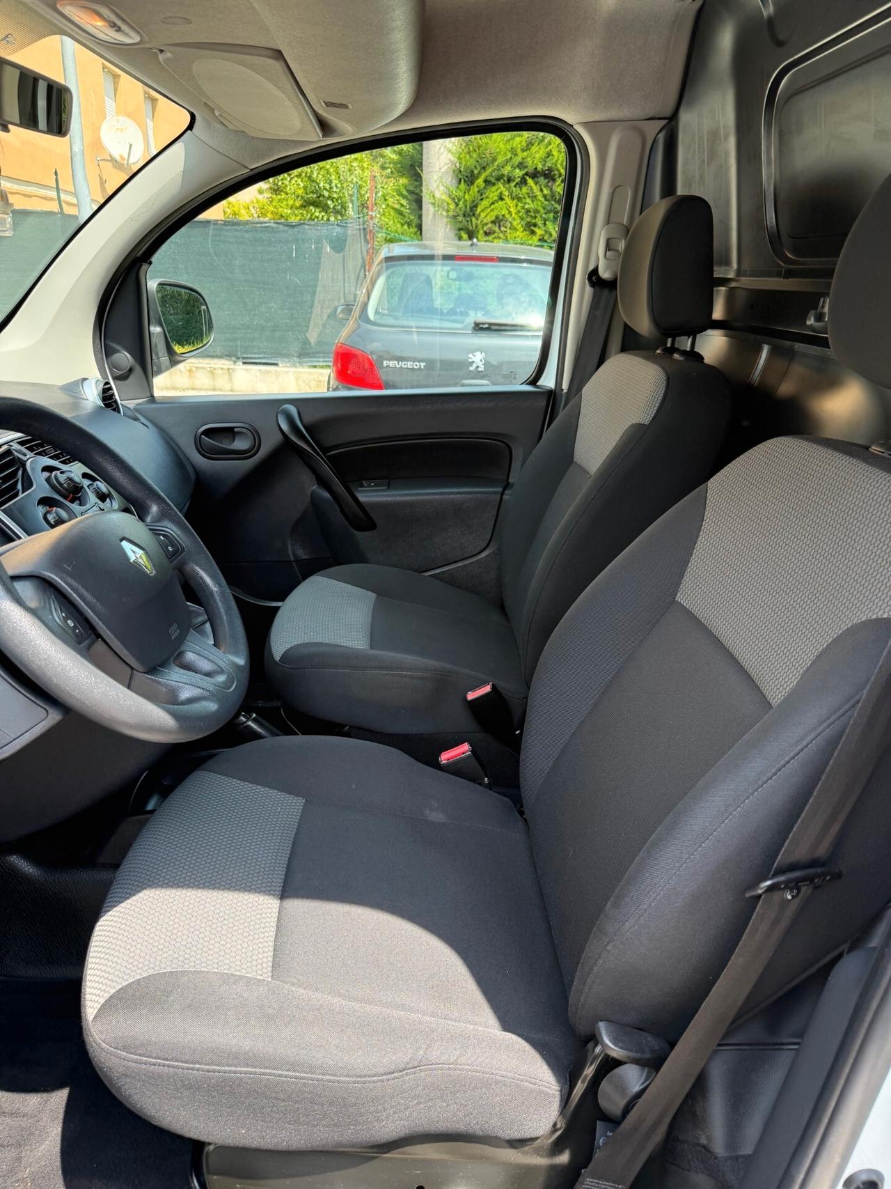 Renault Kangoo 1.5 dci - NEOPATENTATI - 12 MESI DI GARANZIA -
