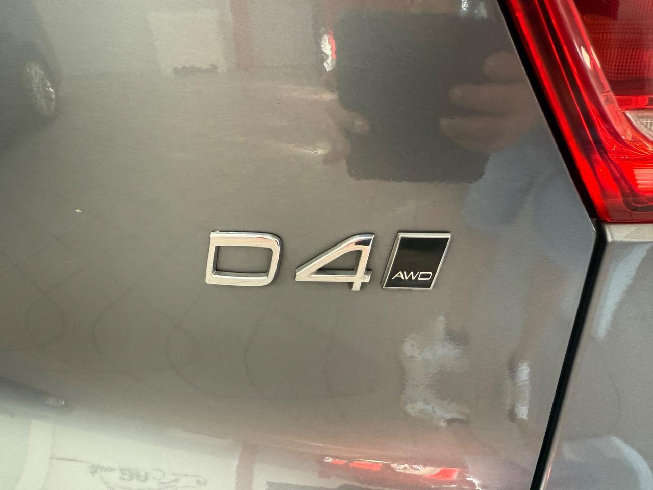 Volvo XC40 D4 AWD Geartronic Momentum TETTO APRIBILE PANORAMICO