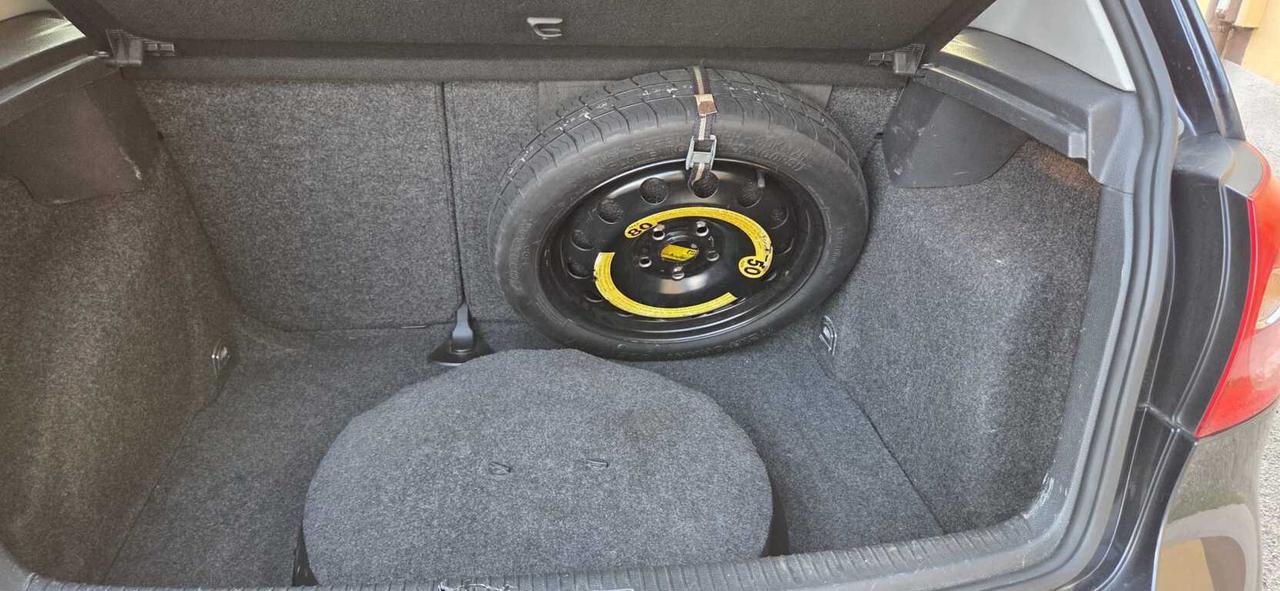Volkswagen Golf 1.6 16V FSI 5p. Comfortline B/ GPL PROSSIMO RINNOVO BOMBOLE 11/2030 - AUTO PER NEOPATENTATI