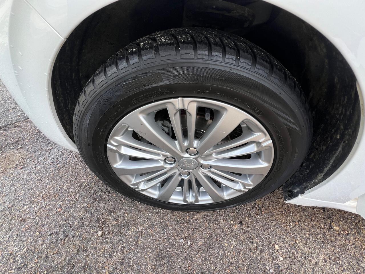 Peugeot 208 PureTech 82 5 porte Black Line