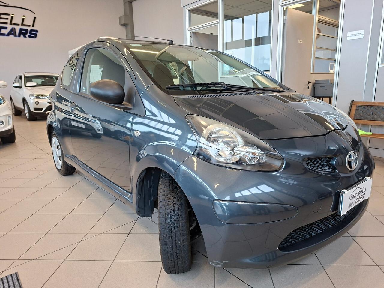 Toyota Aygo 1.0 12V VVT-i 3 porte Sol CON CLIMA