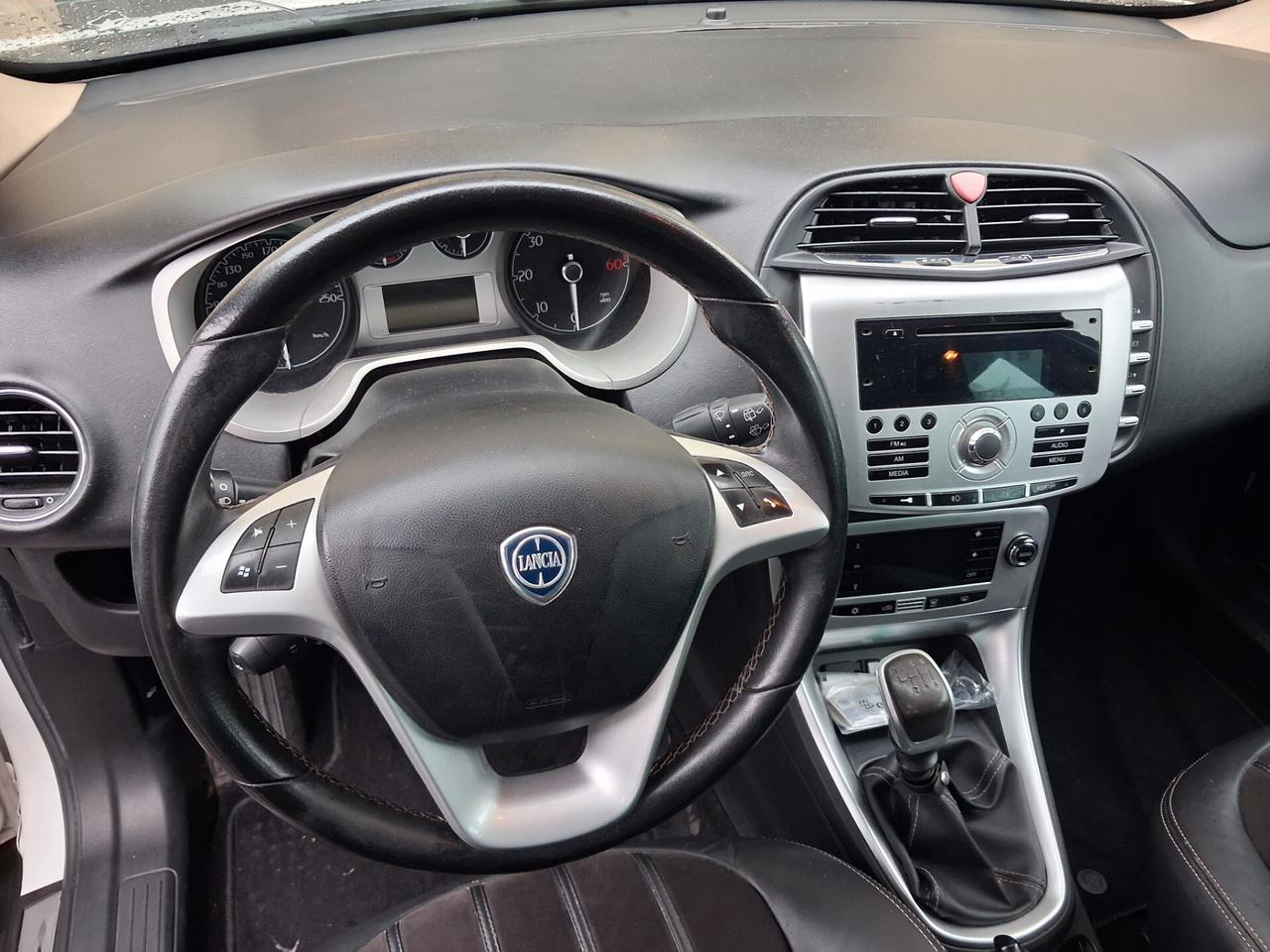 Lancia Delta 1.6 MJT DPF 105 CV Silver