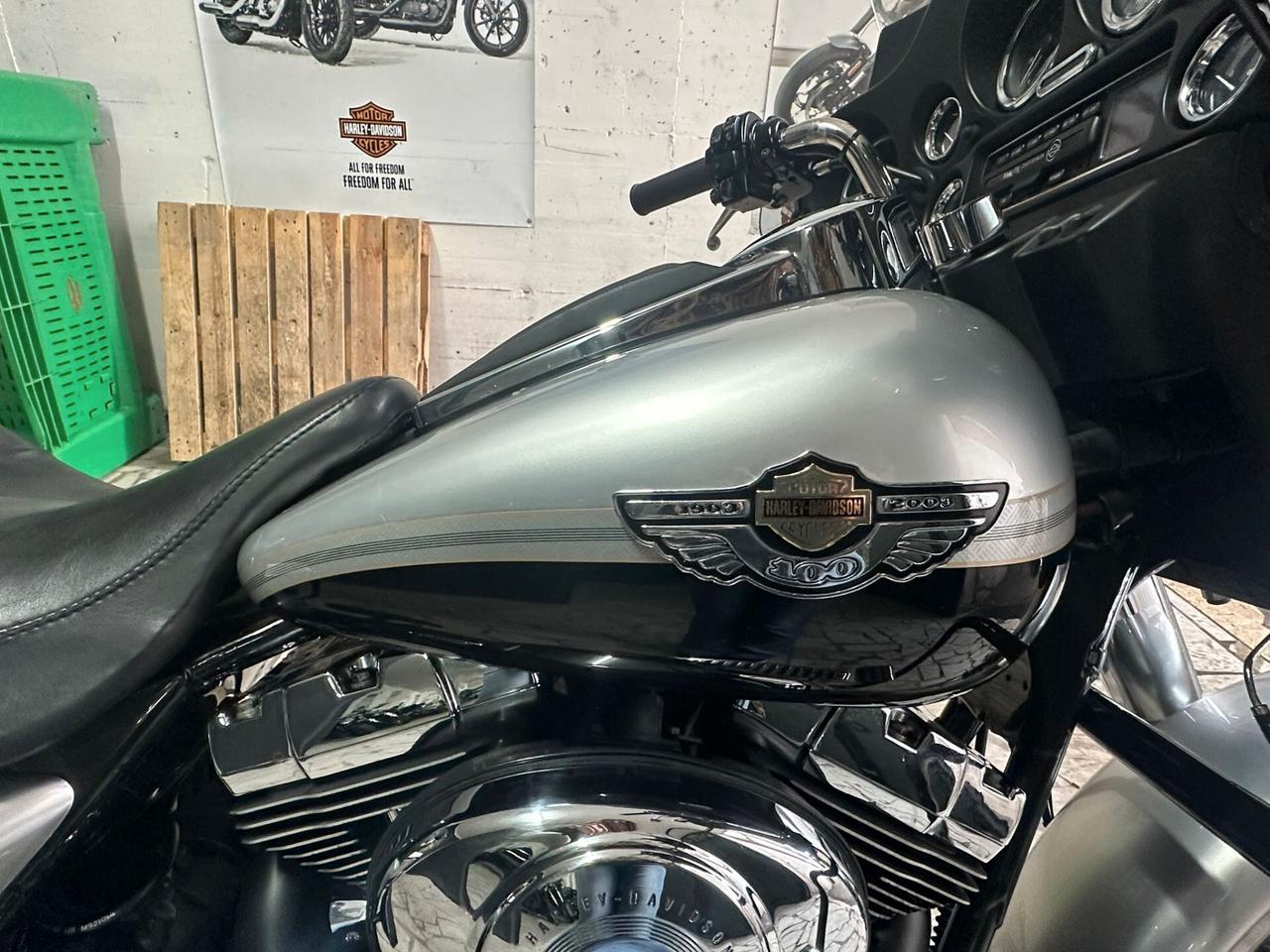 Harley-davidson FLHTCUI Ultra Classic Electra Glide 2003