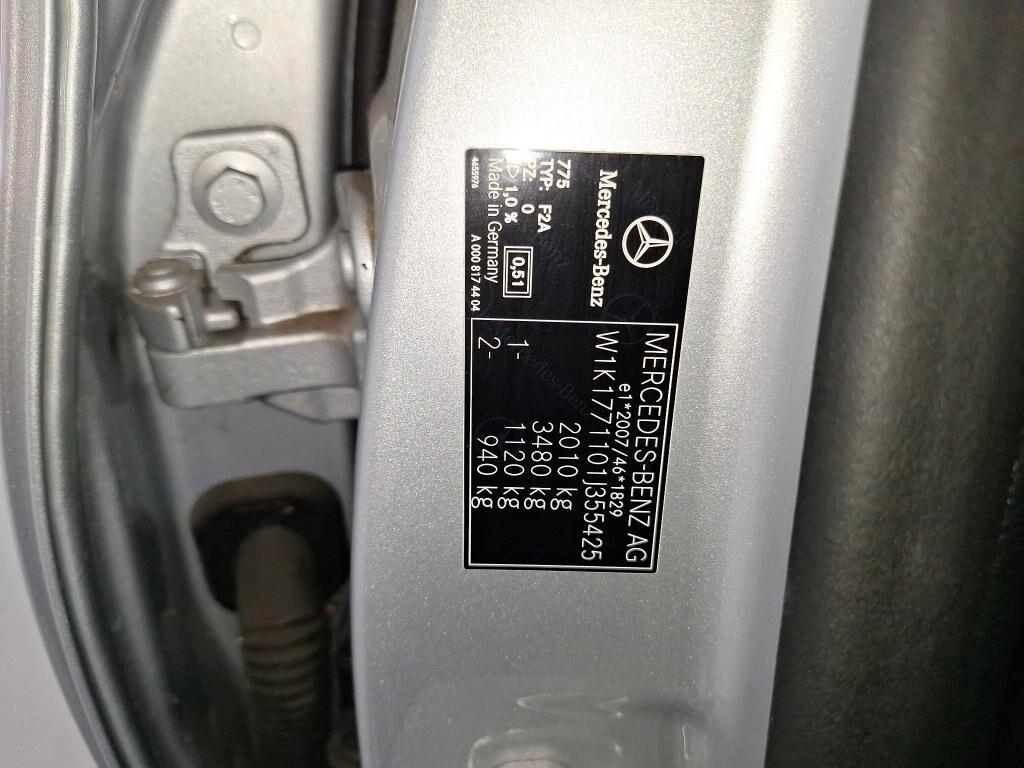 MERCEDES-BENZ A 180D SEDAN 116CV AUTOMATIC BUSINESS SOLUTION ( CRUISE - NAVI PREMIUM - PARK ASSIST - TELECAMERA POST. )