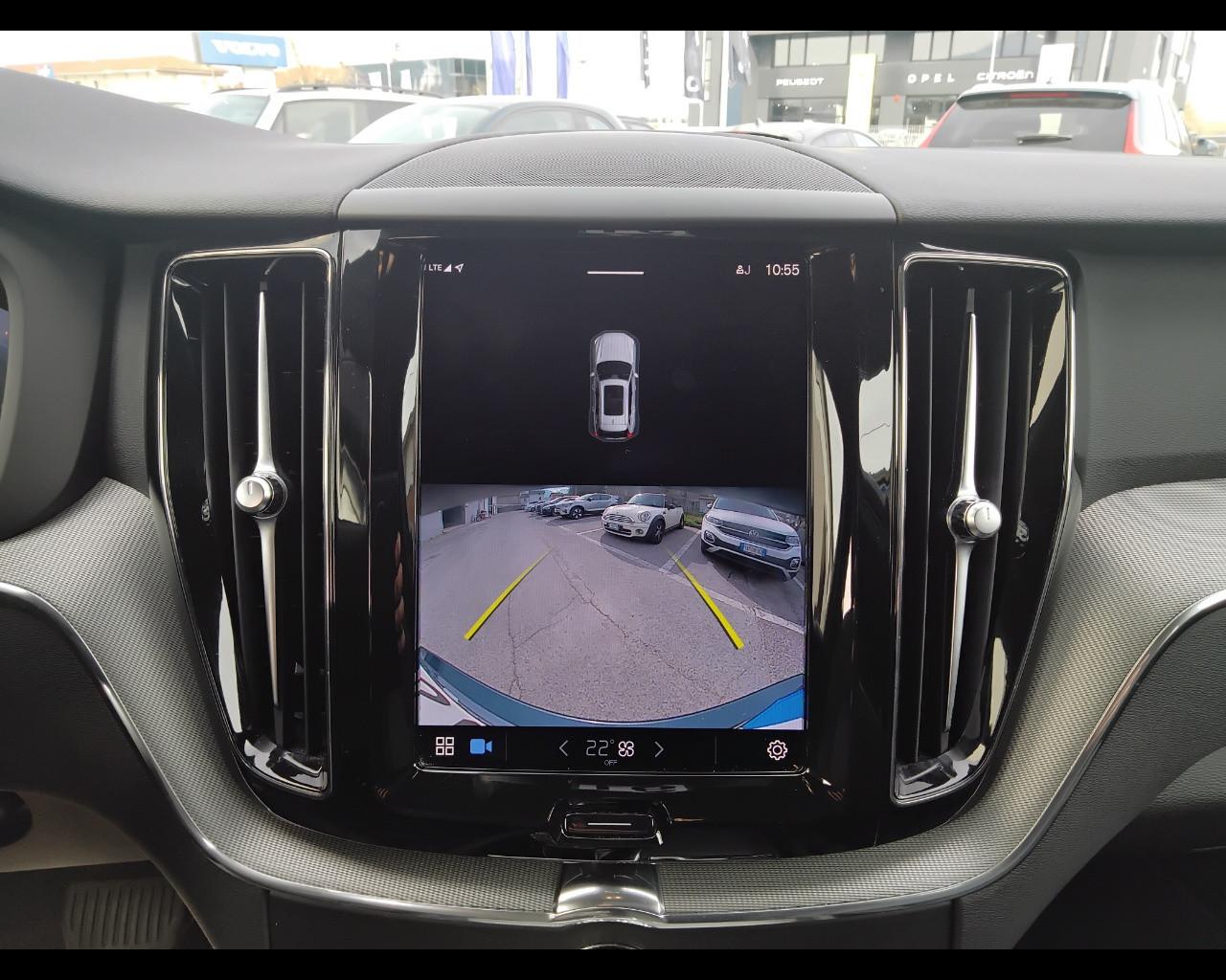 VOLVO XC60 II 2022 - XC60 2.0 b4 Plus Dark auto