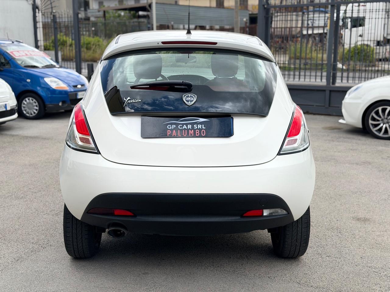 Lancia Ypsilon 0.9 TwinAir 85 CV 5 porte Metano Ecochic Silver