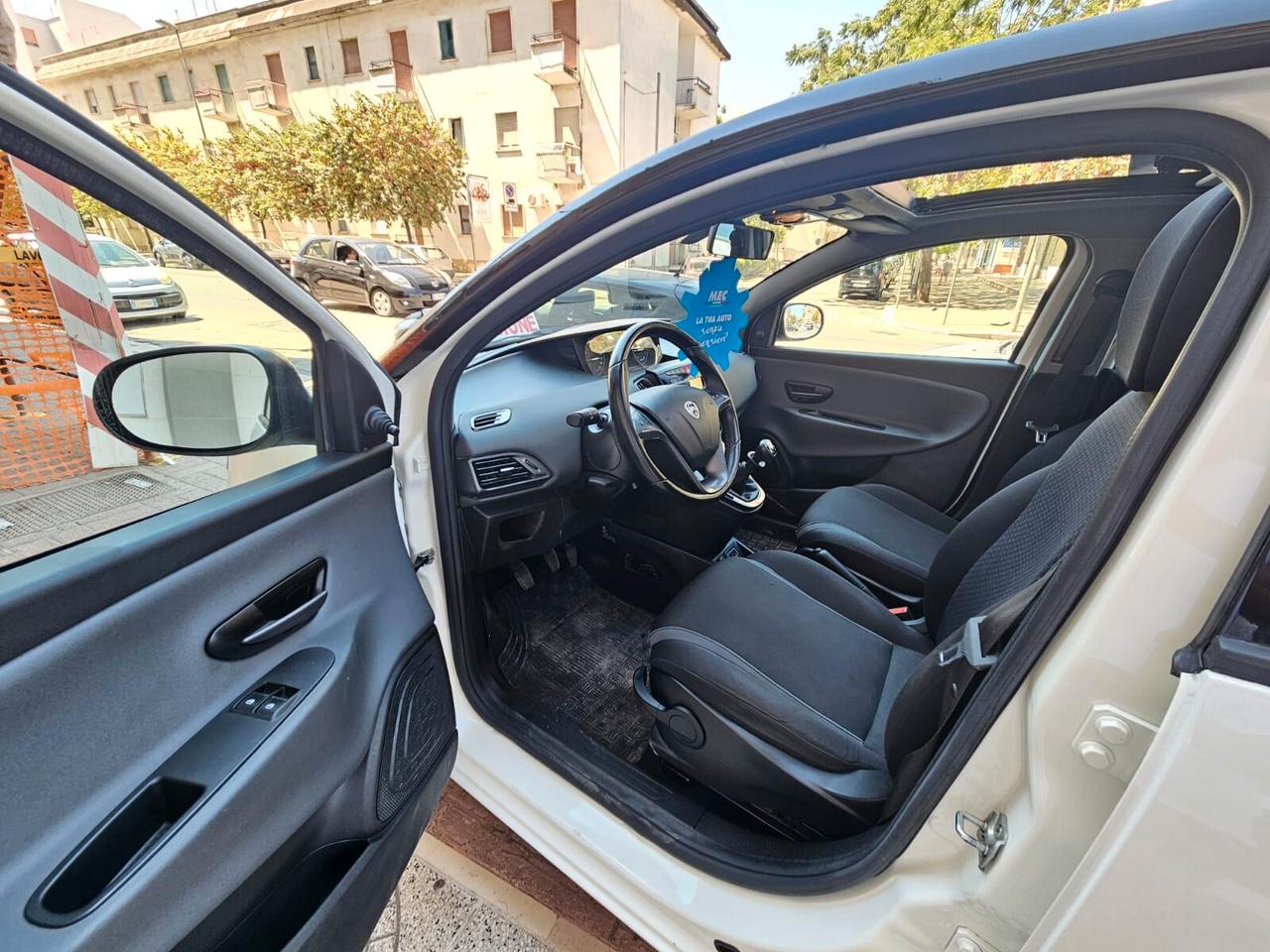 Lancia Ypsilon 1.2 69 CV Tetto apribile