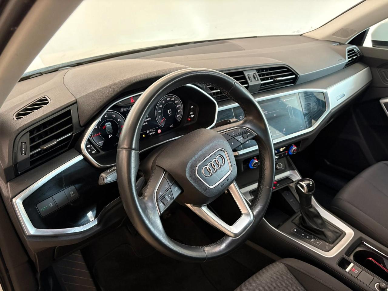 Audi Q3 35 1.5 tfsi mhev s-tronic