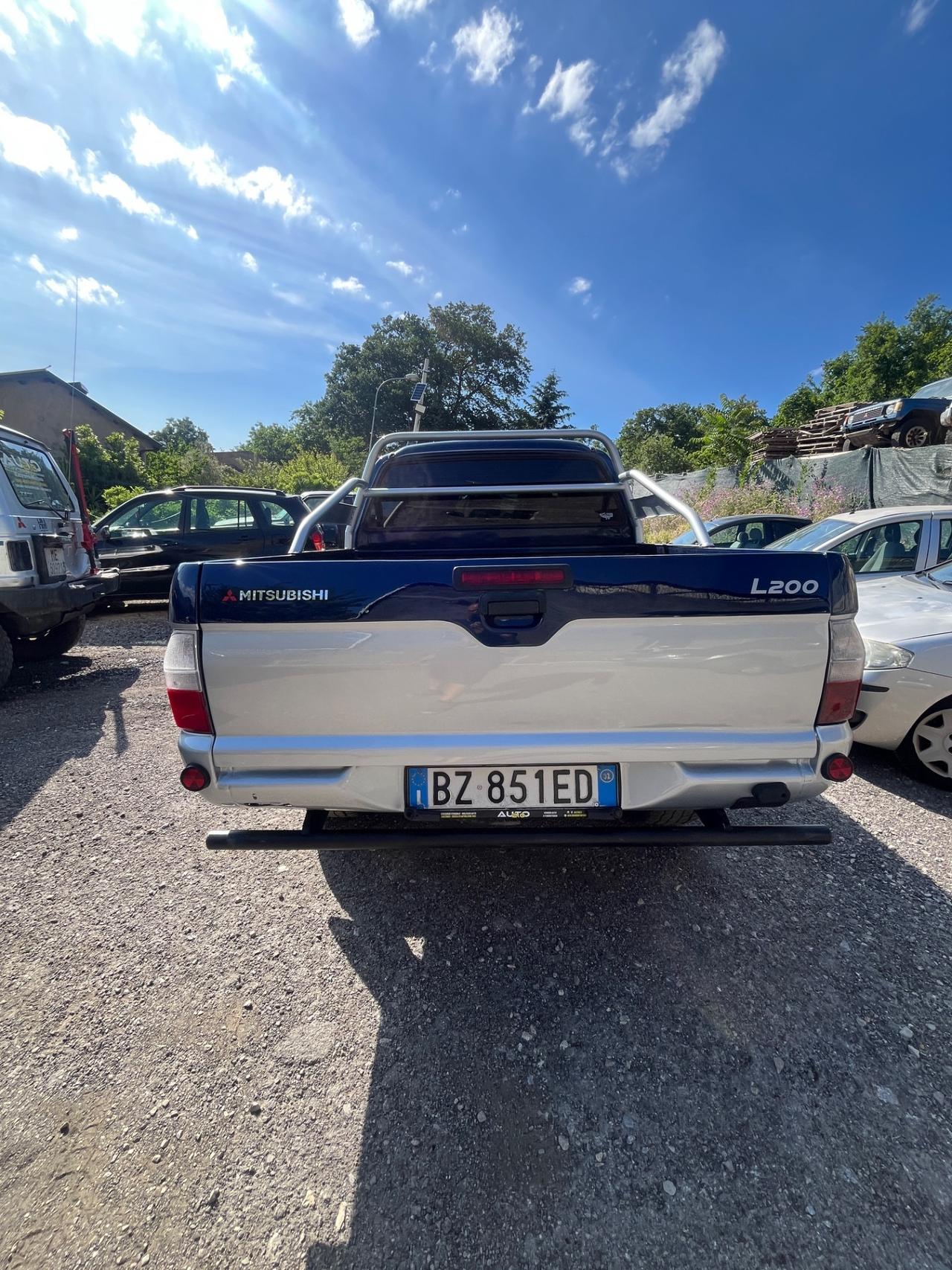 Mitsubishi L200 2.5 TDI 4WD Club Cab Pup. GLS Targ.