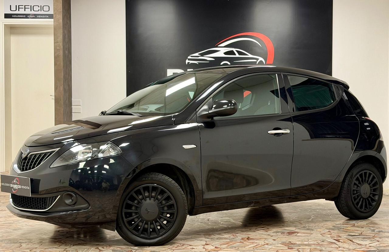 Lancia Ypsilon 1.0 FireFly 5 porte S&S Hybrid Alberta Ferretti