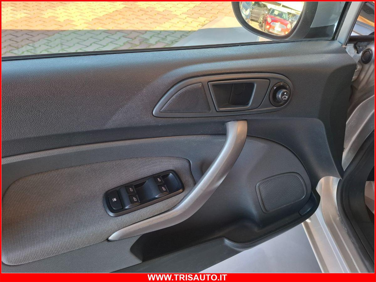 FORD Fiesta 1.4 Tdci Titanium 5p NEOPATENTATI