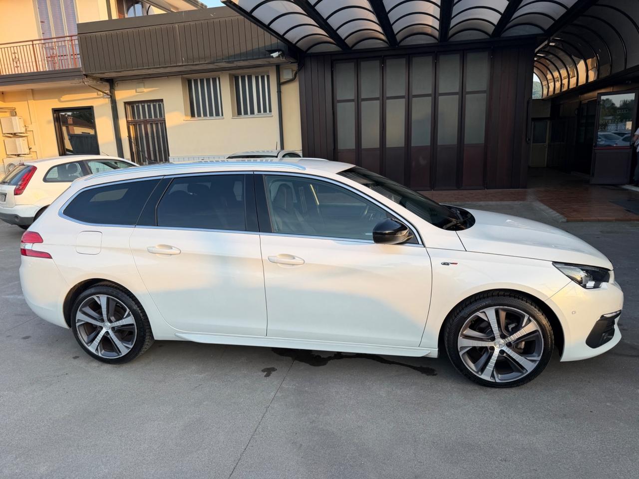 Peugeot 308 PureTech Turbo 130 S&S EAT8 SW GT