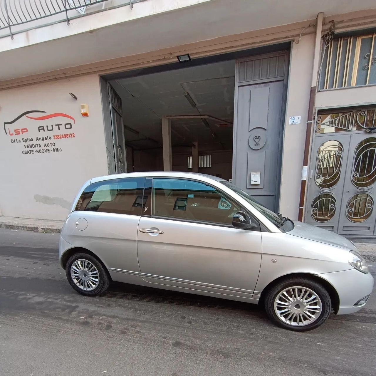 Lancia Ypsilon 1.2 69 CV Unyca