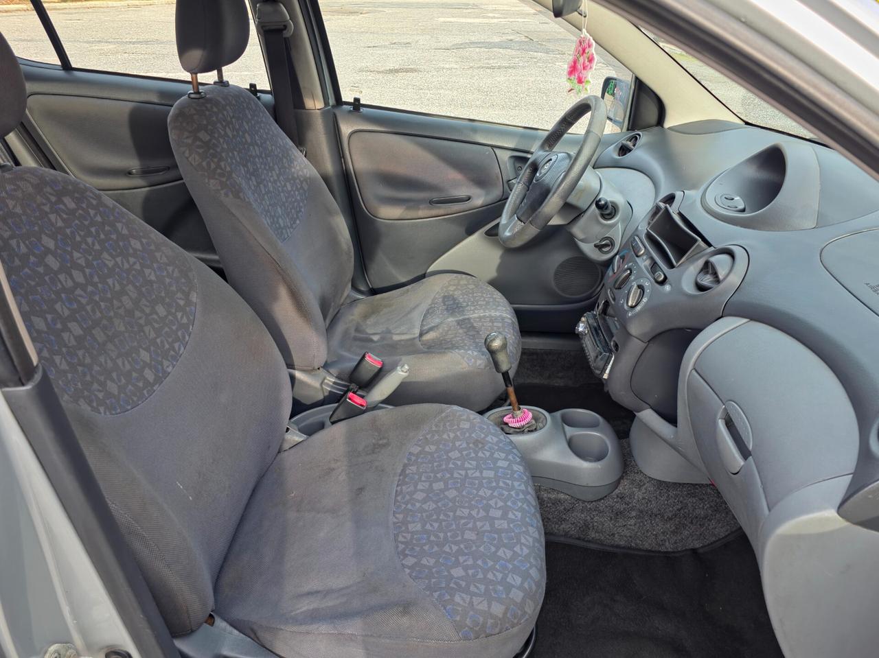 Toyota Yaris 1.3i 16V cat 5 porte Sol 2003-E3 Manuale NEO