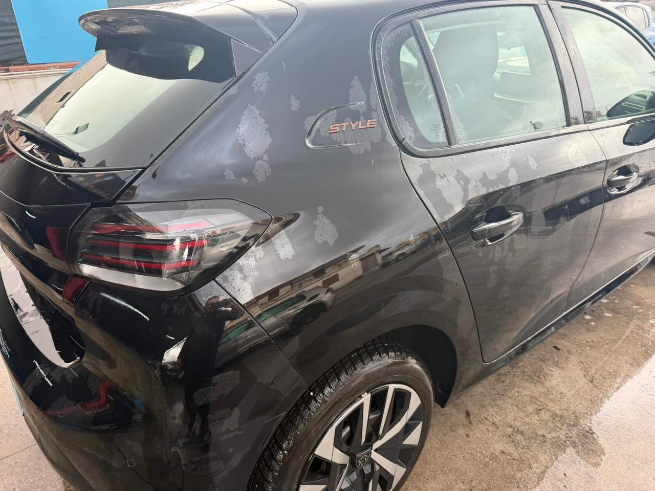 Peugeot 208 1,2 sinistrato - 2025