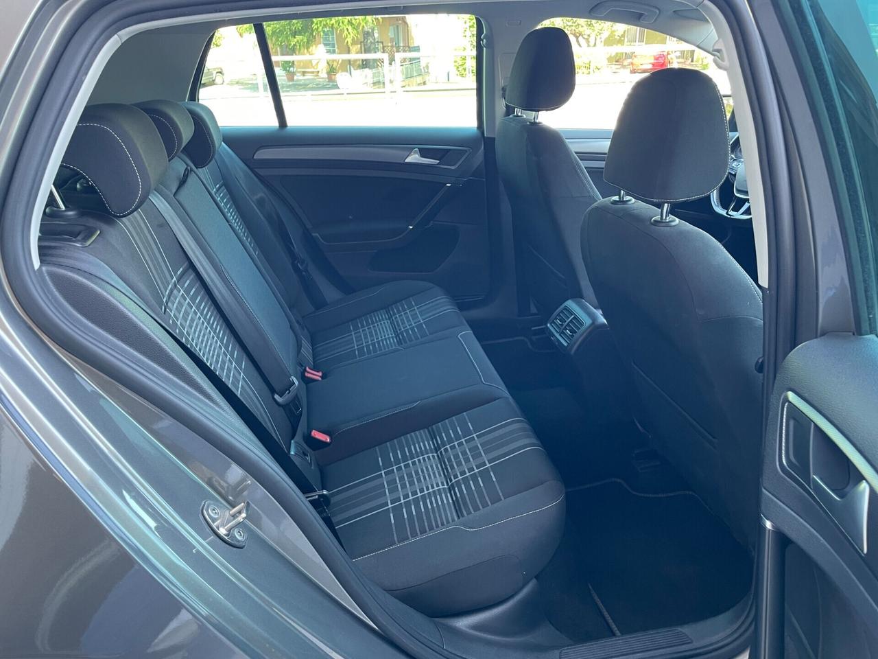 VOLKSWAGEN GOLF 1.6 TDI 110 CV DSG 5P LOUNGE