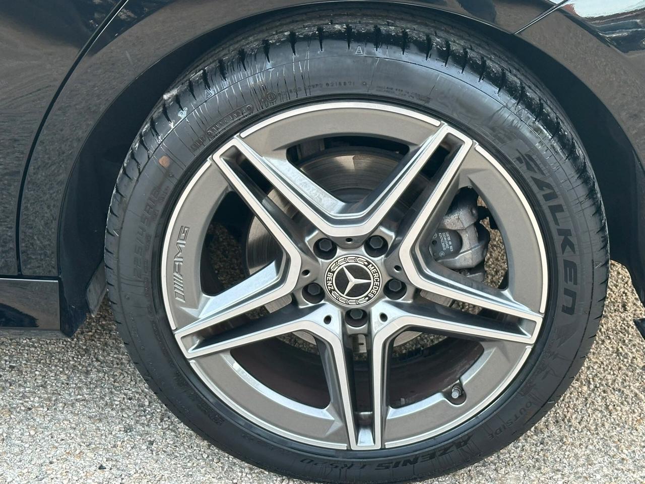 MERCEDES CLA 180D SHOOTING BRAKE PREMIUM AMG - AUTO - KAMERA - NAVI - LED