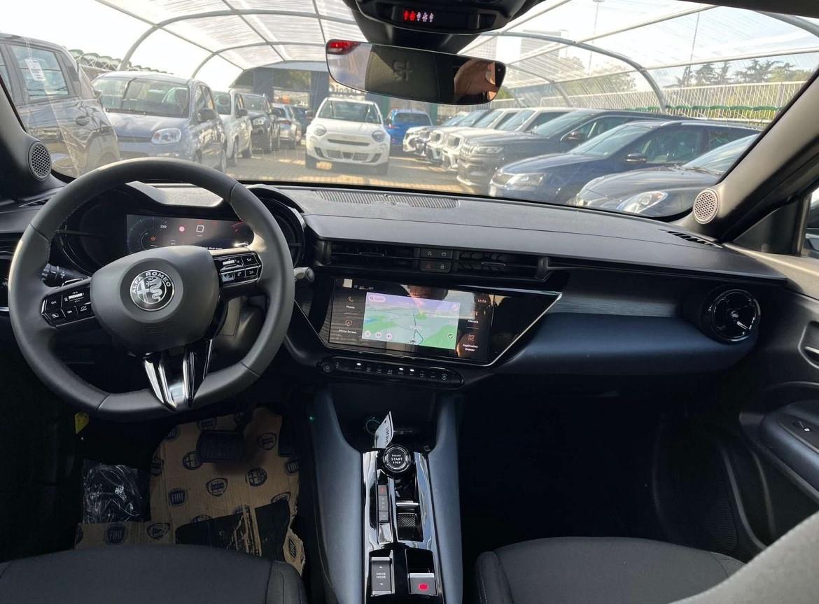 Alfa Romeo Junior 1.2 136 CV Hybrid eDCT6 Speciale AUTO A NOLEGGIO