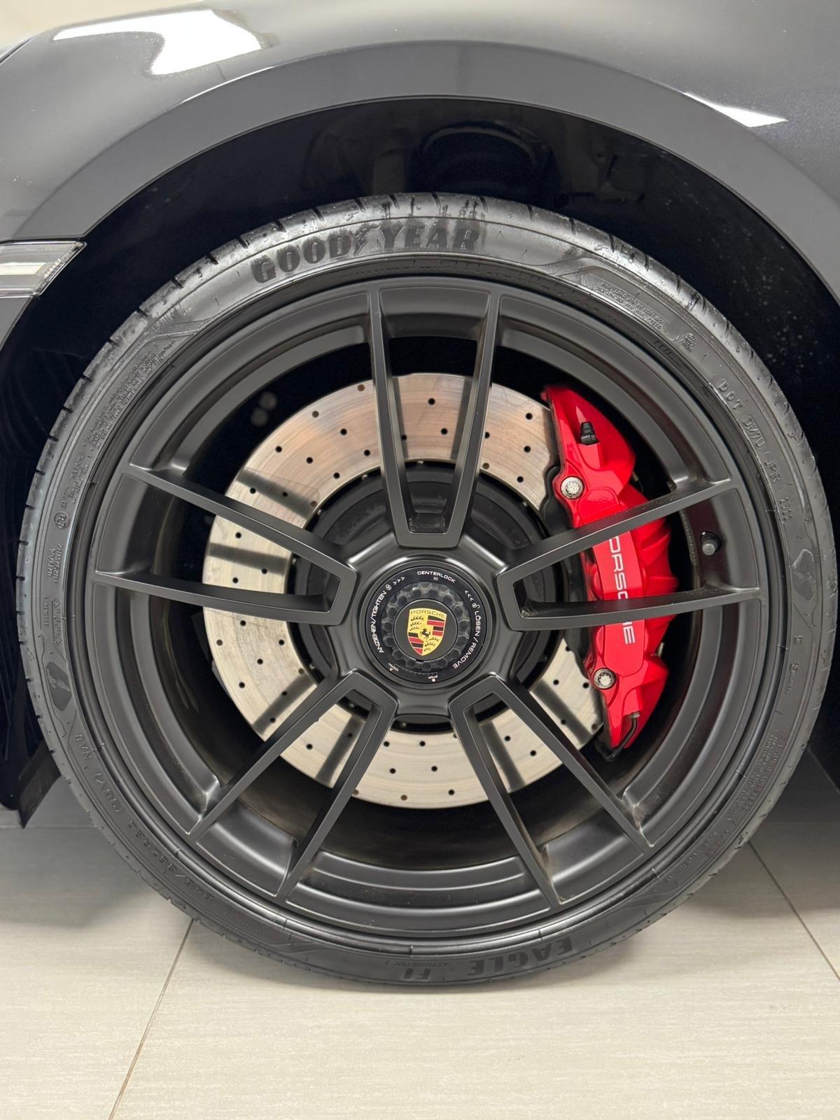 Porsche 911 Carrera 4 GTS