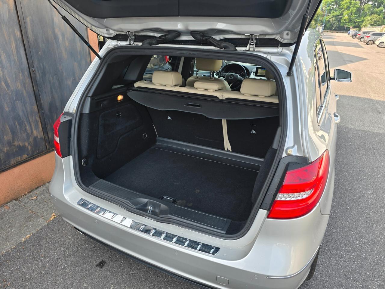 MERCEDES B180 PREMIUM AUTOMATIC