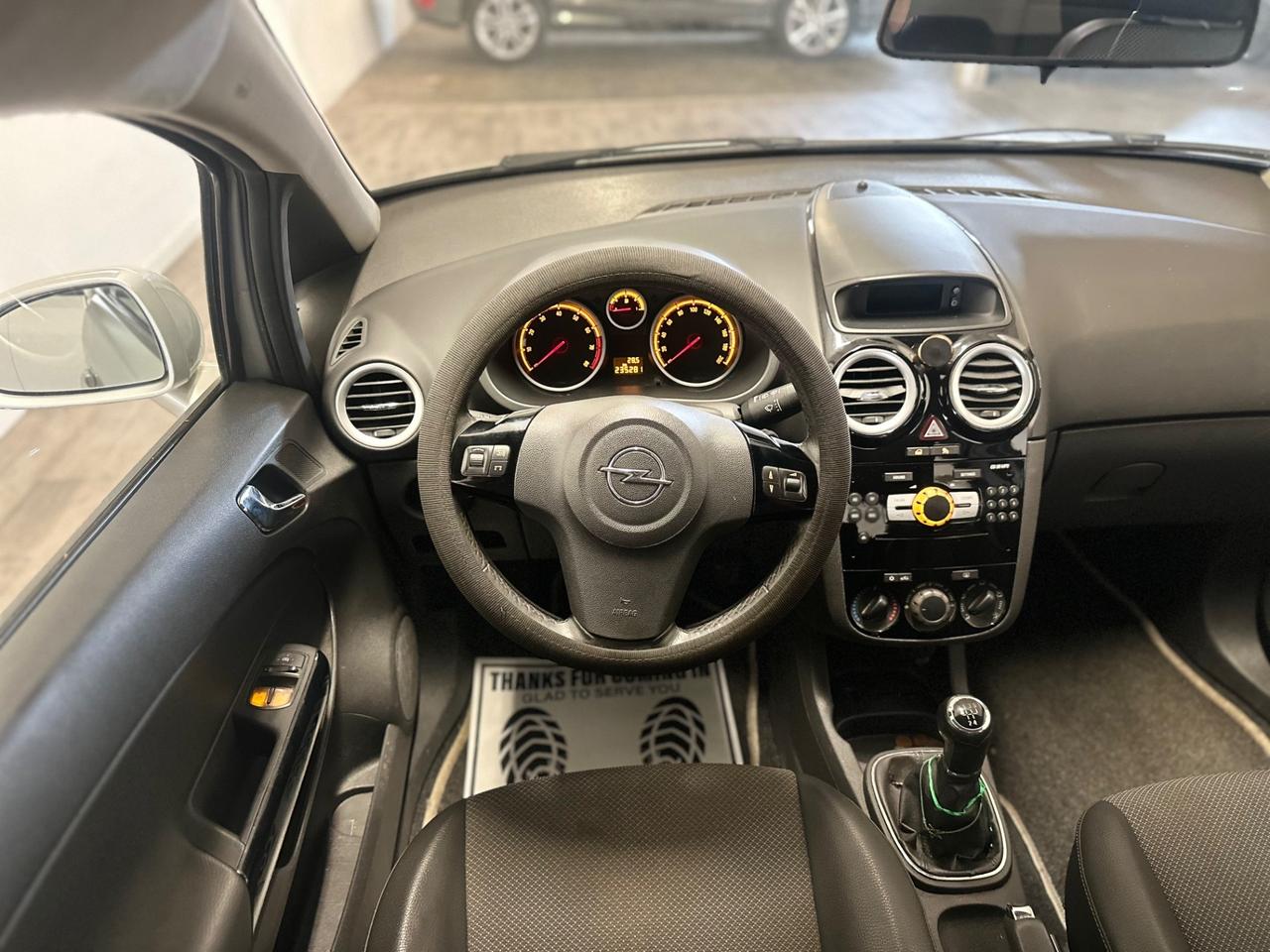 Opel Corsa 1.2 5 porte Cosmo NEOPATENTATI