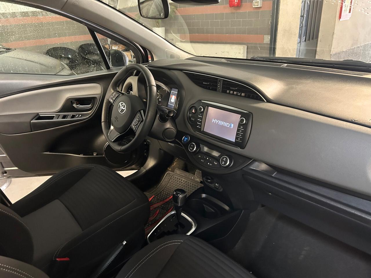 Toyota Yaris 1.5 Hybrid 5 porte Cool circola liberamente in AREA C