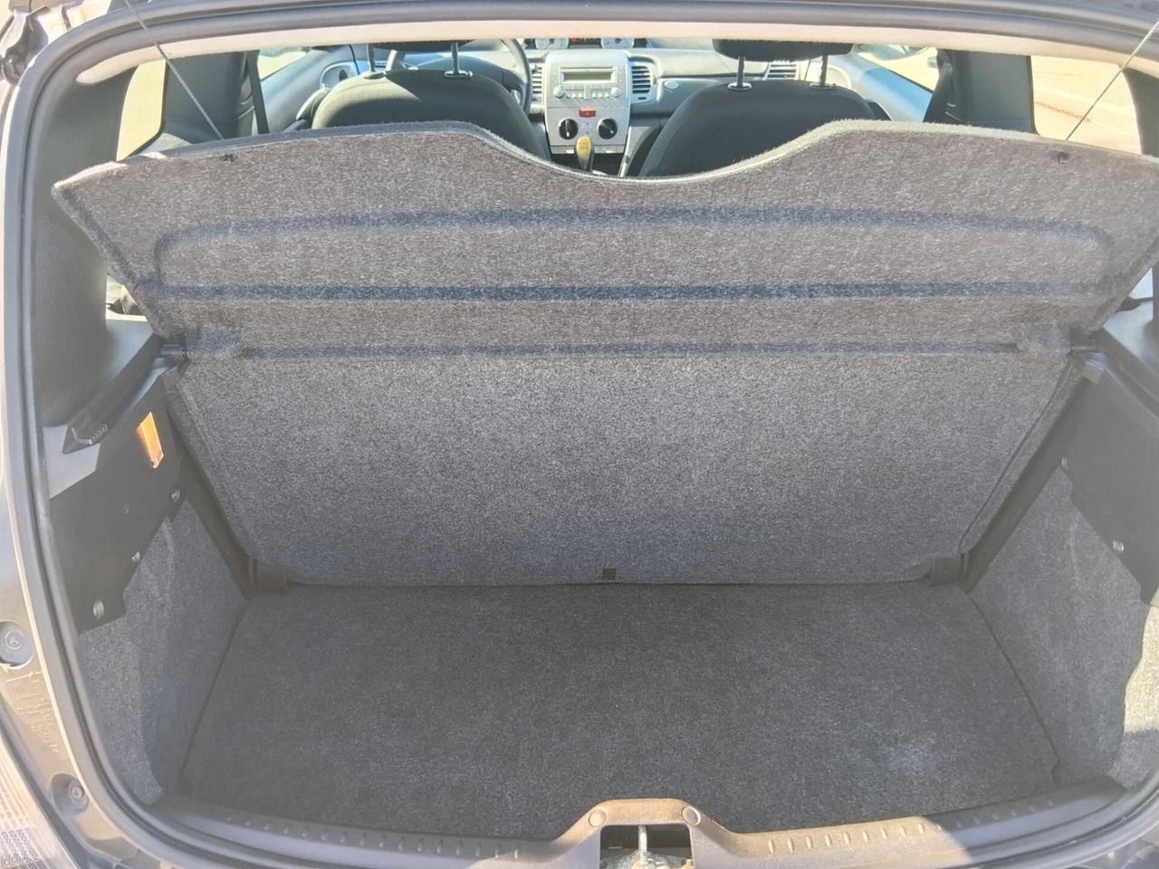 Lancia Ypsilon 1.3 MJT 75 CV Unyca