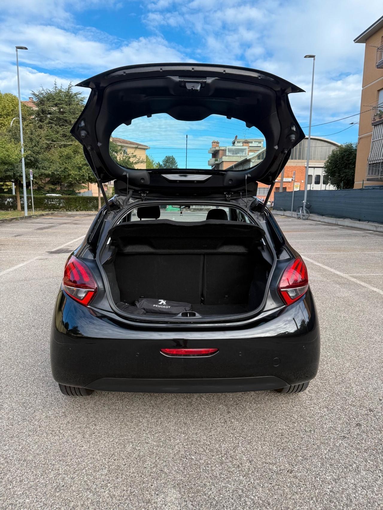 Peugeot 208 1.2 GPL - NAV. - NEOP. - 12 MESI DI GARANZIA -