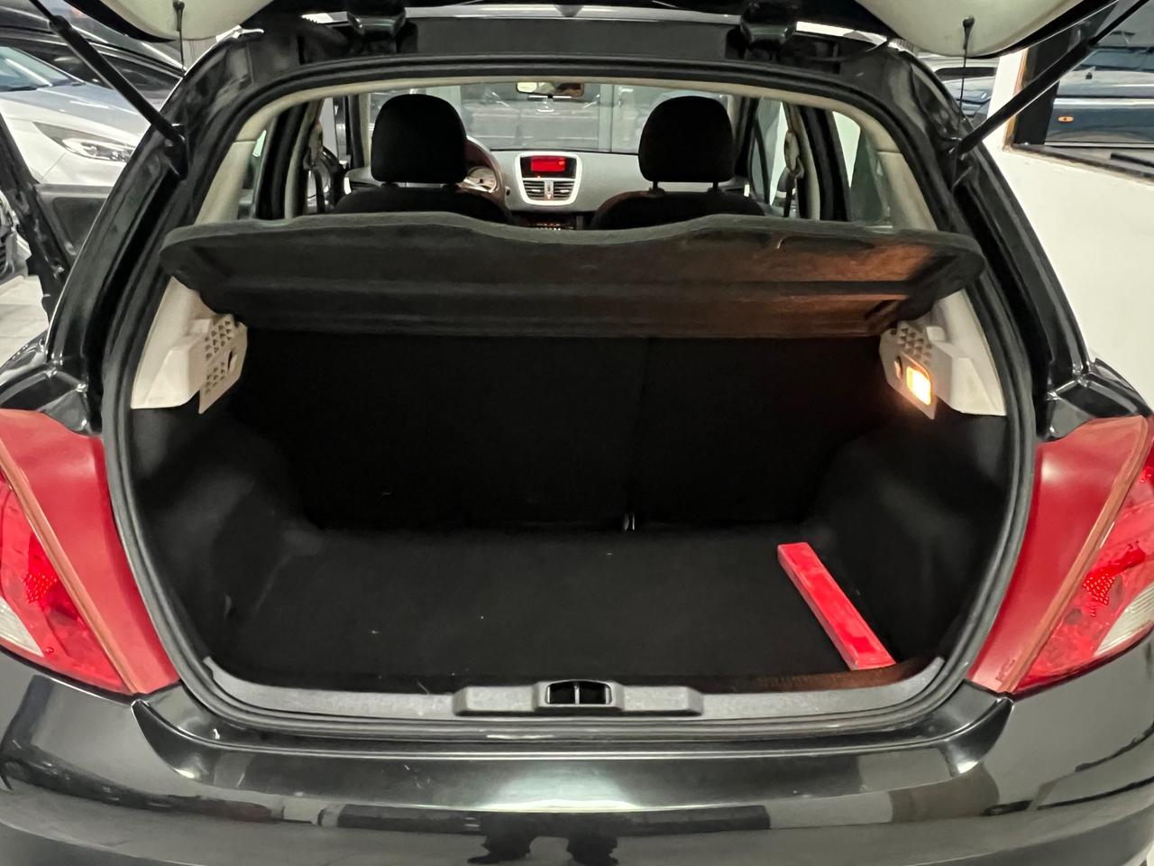 Peugeot 207 1.4 8V 75CV 5p. X Line