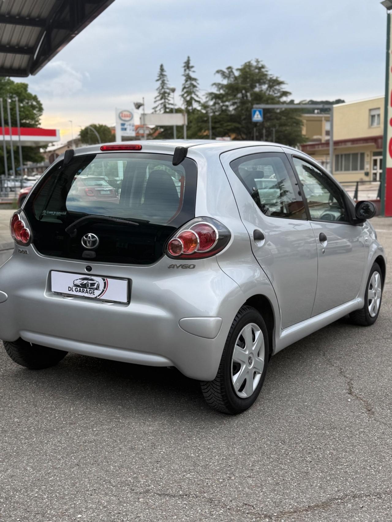 Toyota Aygo 1.0 12V VVT-i 5 porte Sol Connect