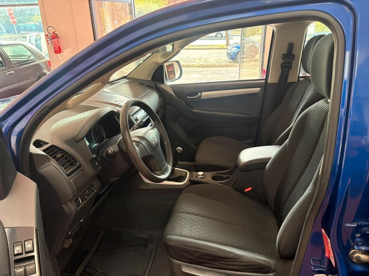 ISUXU D-MAX 4X4 DOPPIA CABINA POSTI 5 Diesel 1.9 CV 163 Km 104.199 garanzia 12 mesi