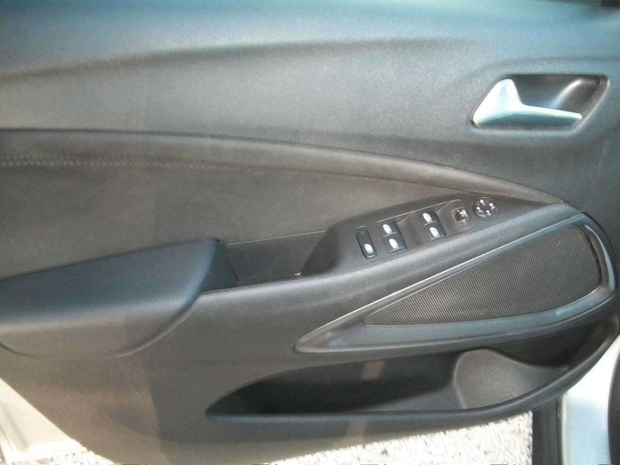 Opel Crossland 1.2 / 12V 110 CV Start&Stop Elegance KM69650 EURO 14990,00 COMPRESO IVA SU FATTURA BI COLORE GARANZIA UN ANNO