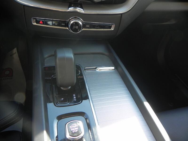 Volvo XC 60 XC60 B4 (d) automatico Plus Dark
