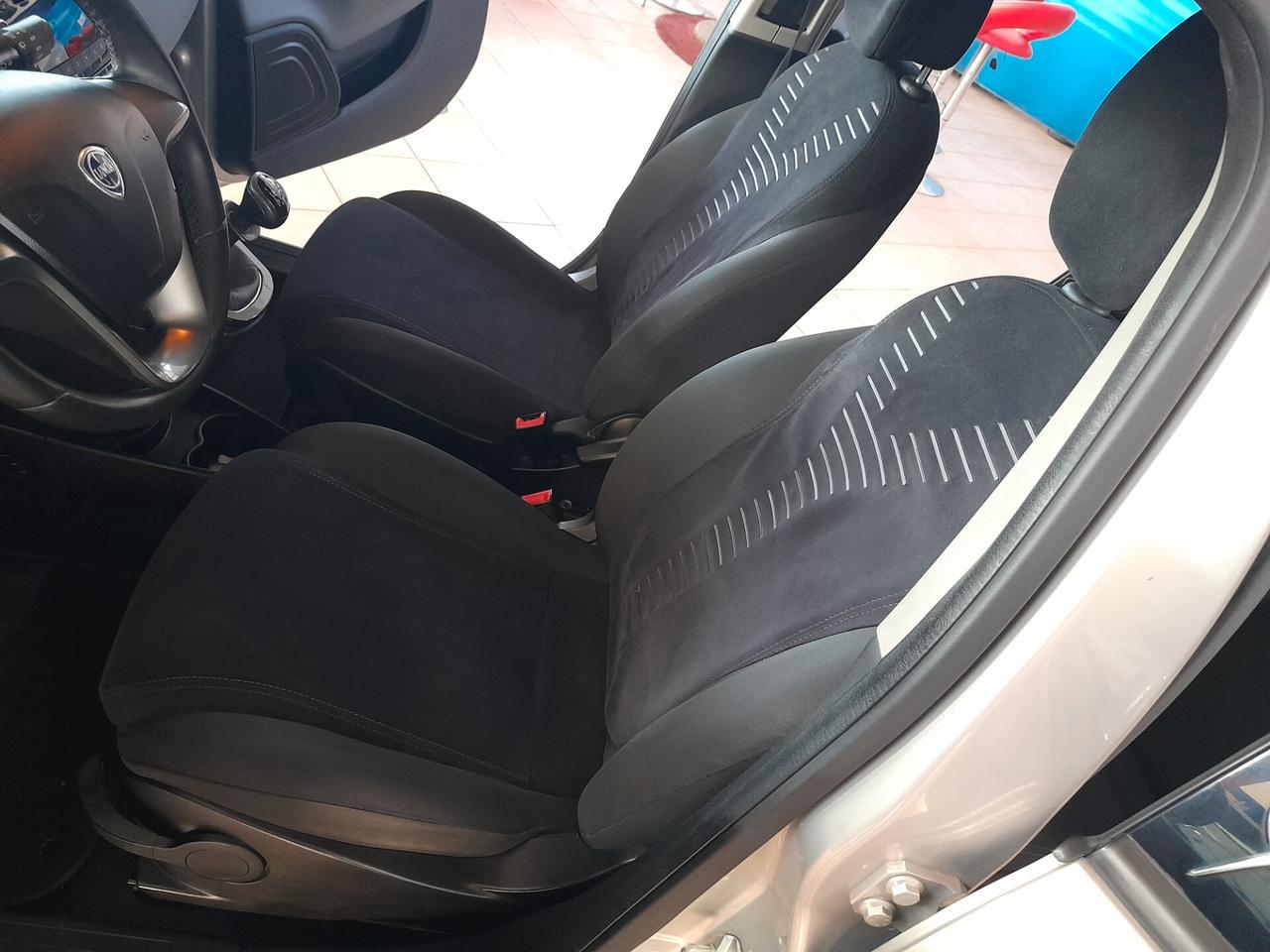 Lancia Ypsilon 1.2 69 CV 5 porte S&S Platinum