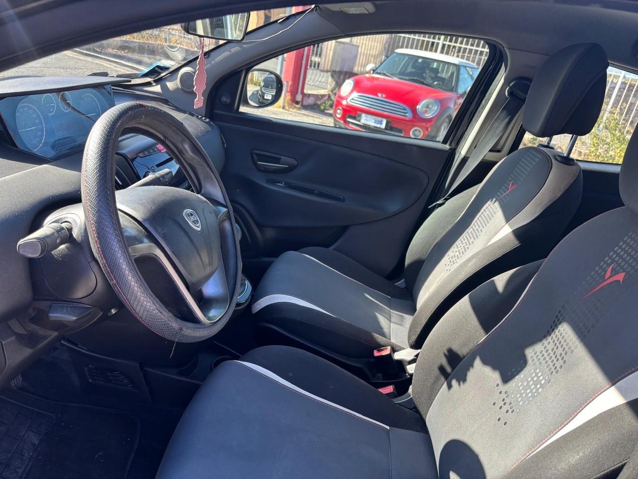 Lancia Ypsilon 1.2 69 CV 5 porte S&S Platinum