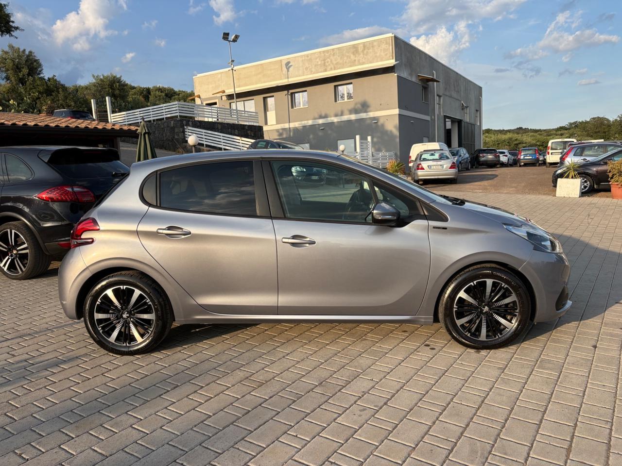 Peugeot 208 PureTech 82 5p. GPL SIGNATURE