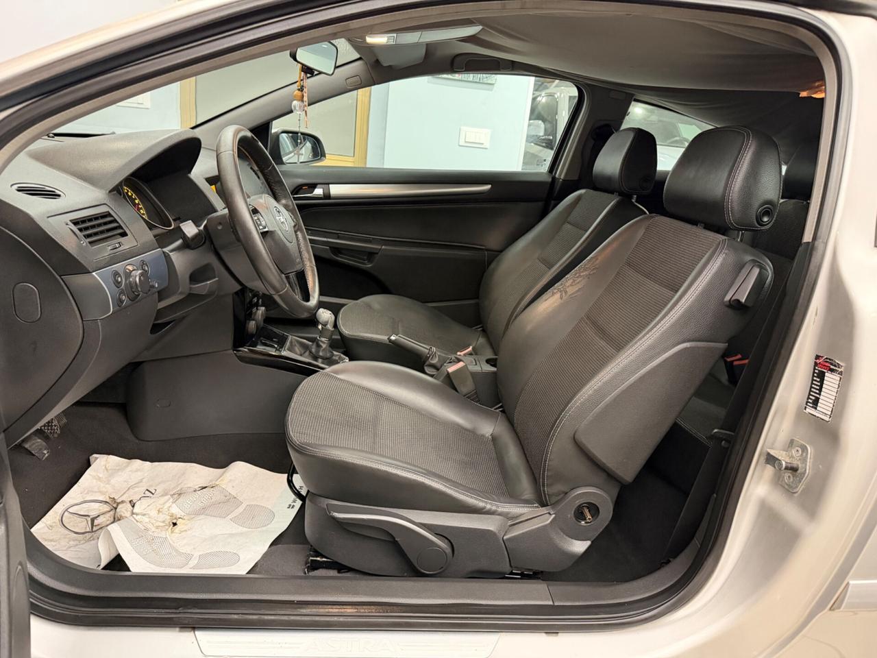 Opel Astra GTC 1.7 CDTI 101CV 3 porte Cosmo