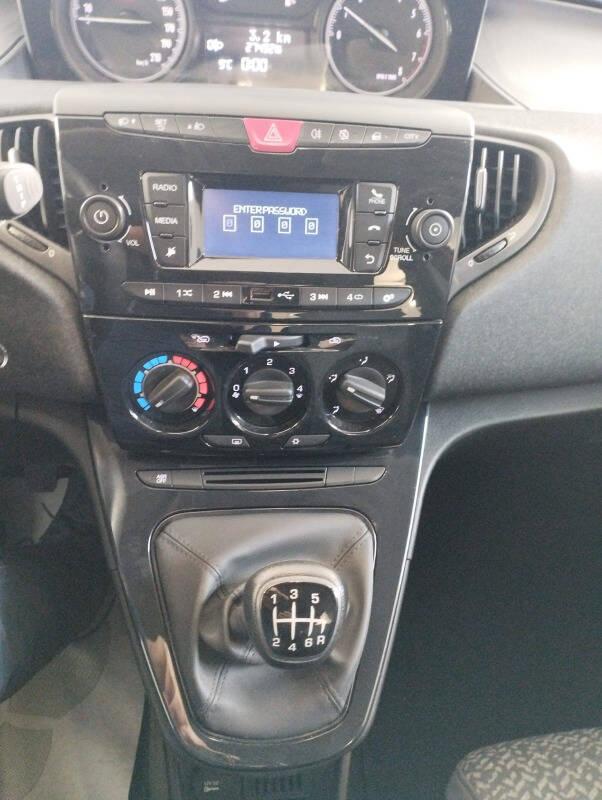 Lancia Ypsilon III 1.0 firefly hybrid Silver s&s 70cv 5p.ti