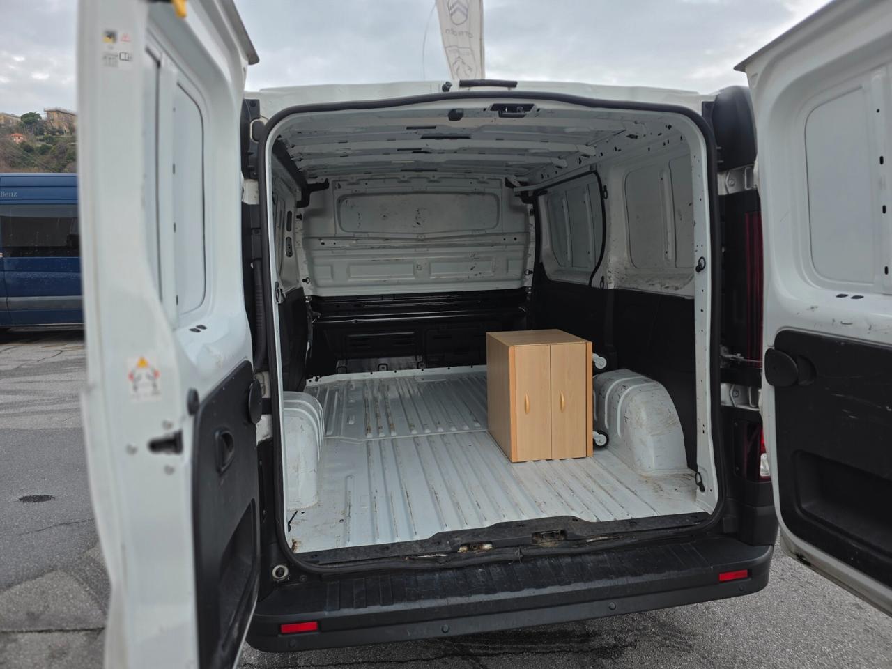 Nissan NV300 27 2.0 dCi 120CV PC-TN Van