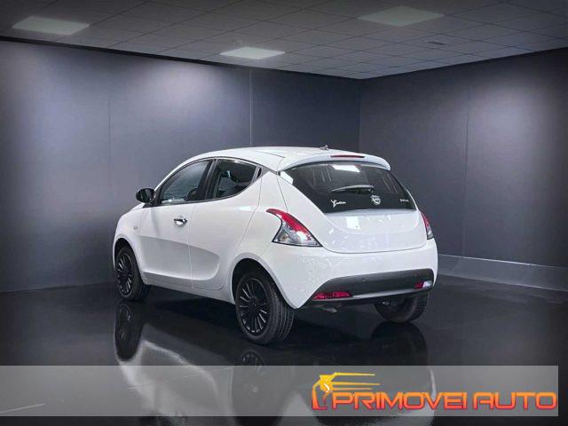 LANCIA Ypsilon 1.0 FireFly 5 porte S&S Hybrid Ecochic Silver