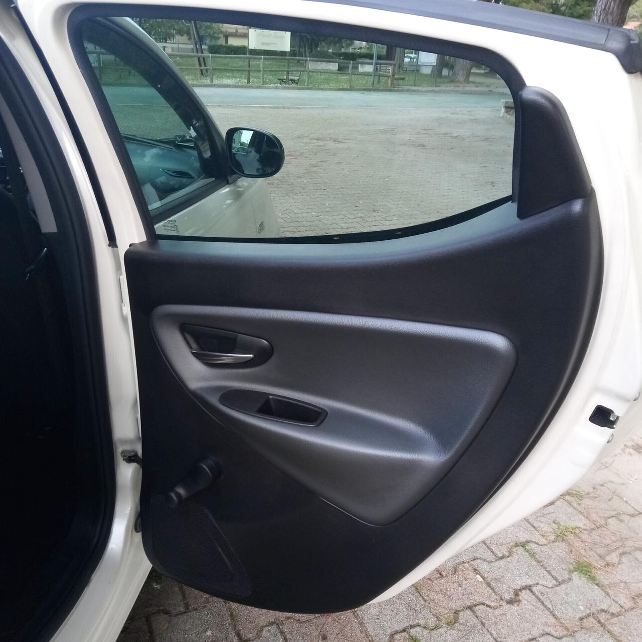 Lancia Ypsilon 1.2 69 CV 5 porte S&S Platinum