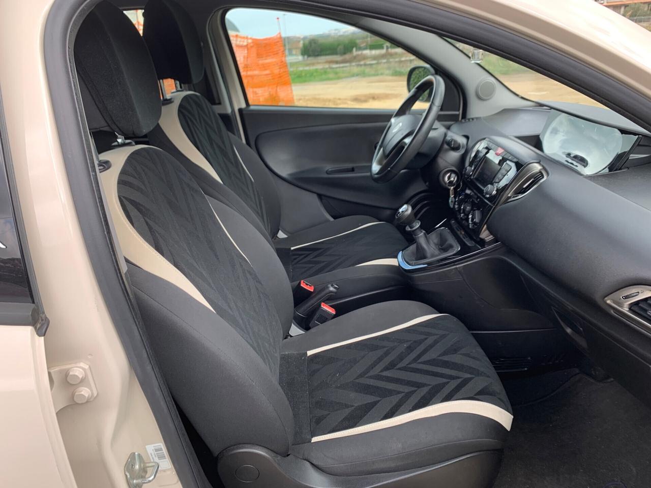 Lancia Ypsilon 1.2 69 CV 5 porte Gold