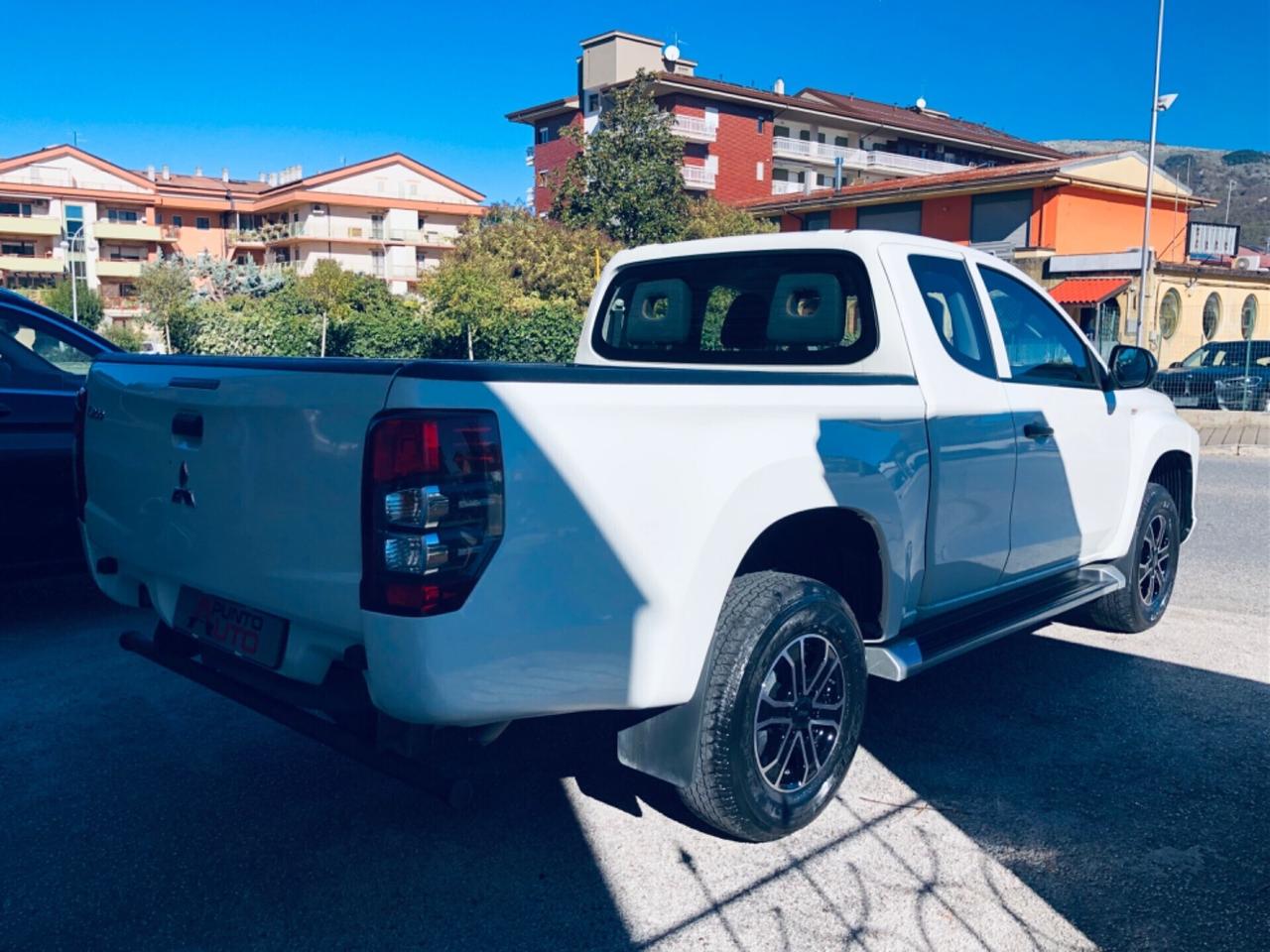 Mitsubishi L200 2.3 PICKUP CABINA ESTESA 4X4