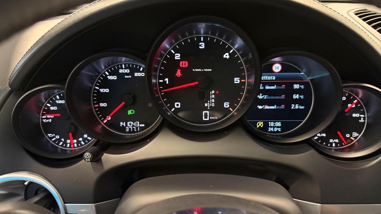 PORSCHE CAYENNE 3.0 DIESEL PLATINUM EDITION 2015