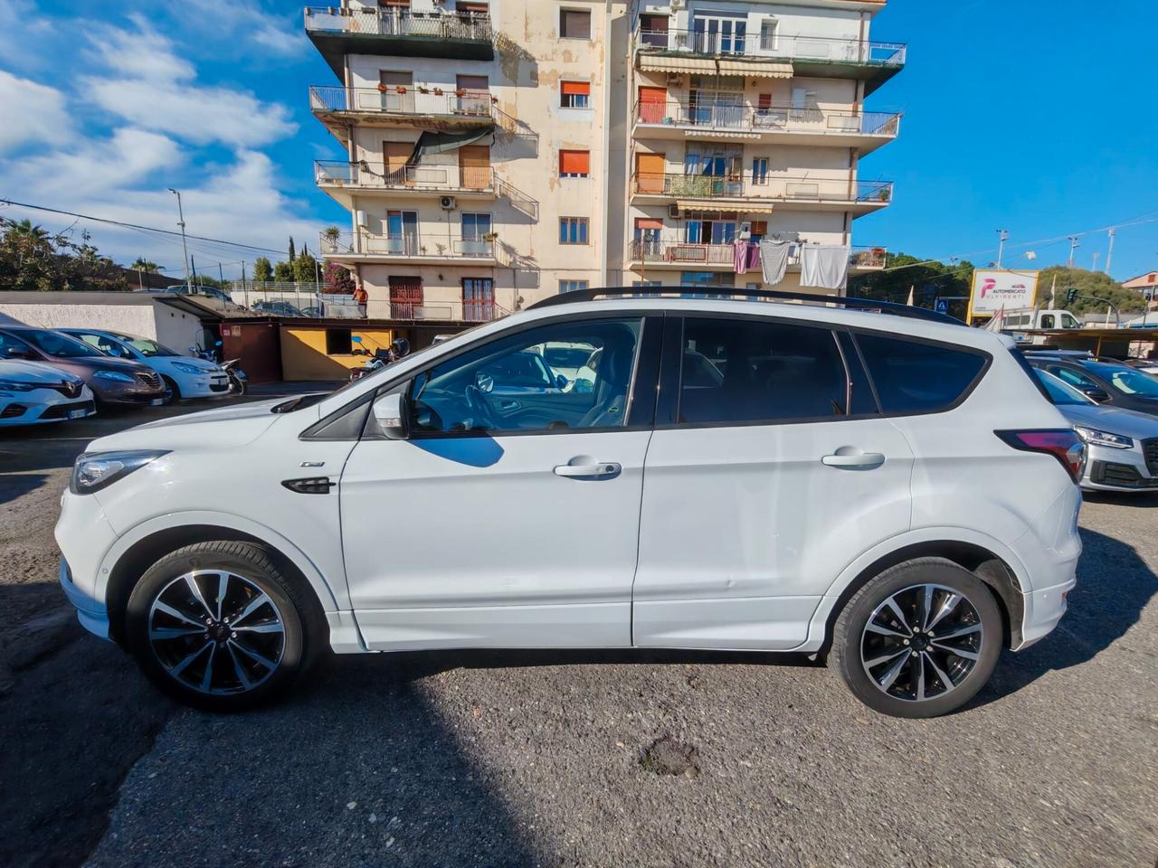 Ford Kuga 1.5 TDCI 120 CV S&S 2WD Powershift ST-Line