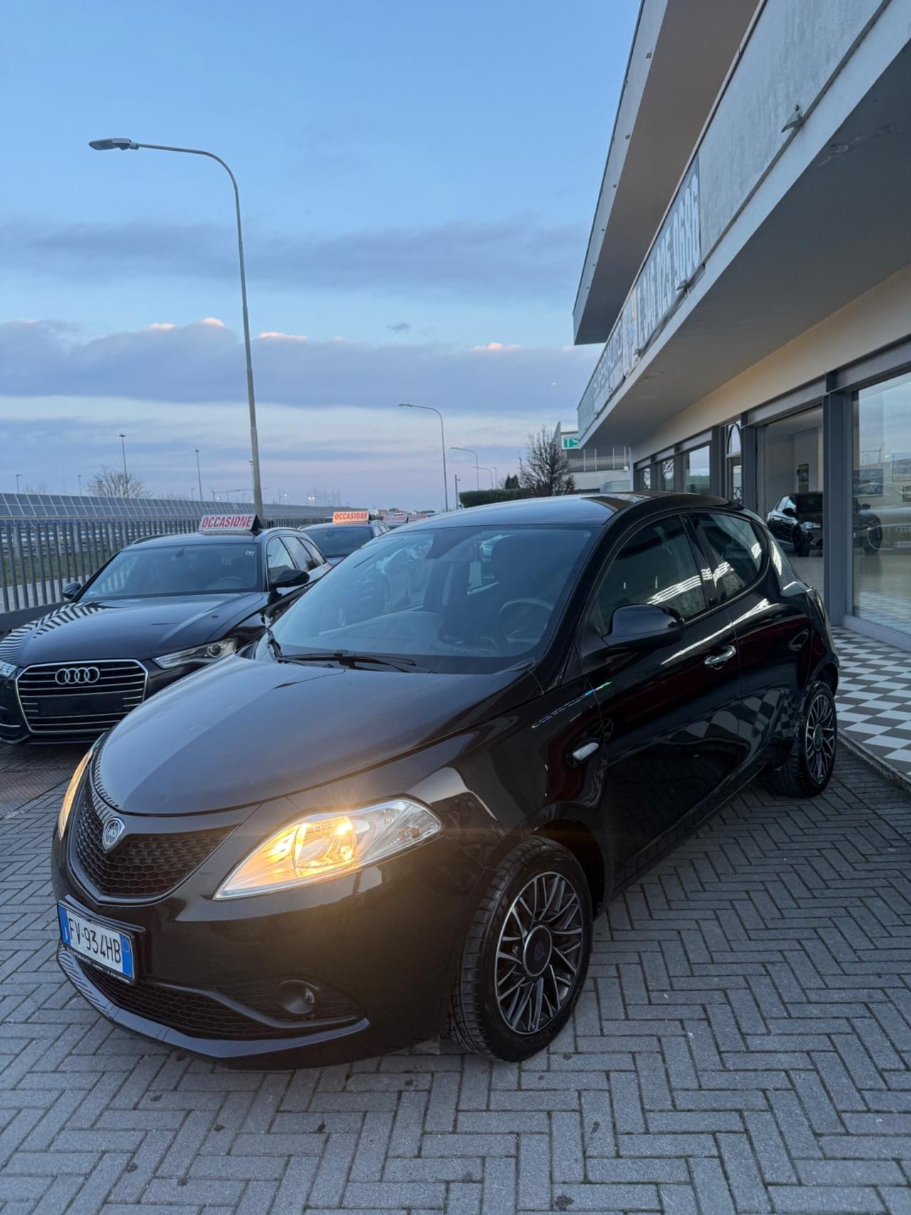 Lancia Ypsilon 1.2 69 CV 5 porte S&S Platinum